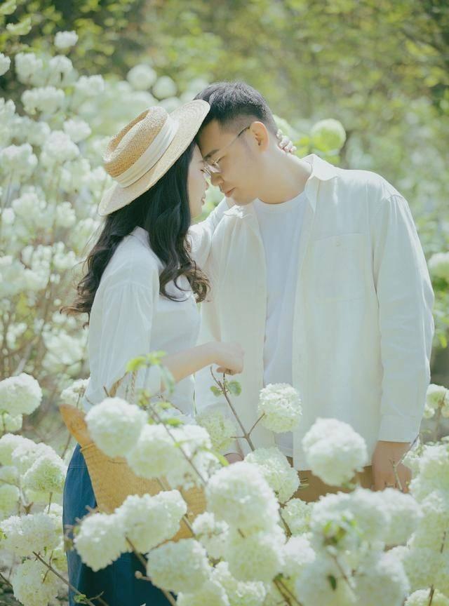 深度探索未结婚的年轻人应该跟父母住在一起吗?,全面聚焦最新热门话题!